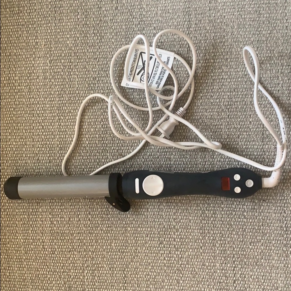 Lightly used Beachwaver S1.25